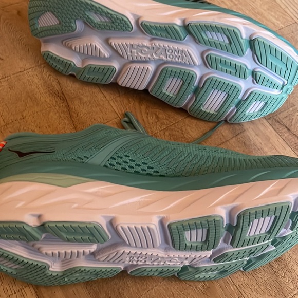 HOKA ONE ONE CLIFTONS 8.5 NEW - Picture 5 of 7